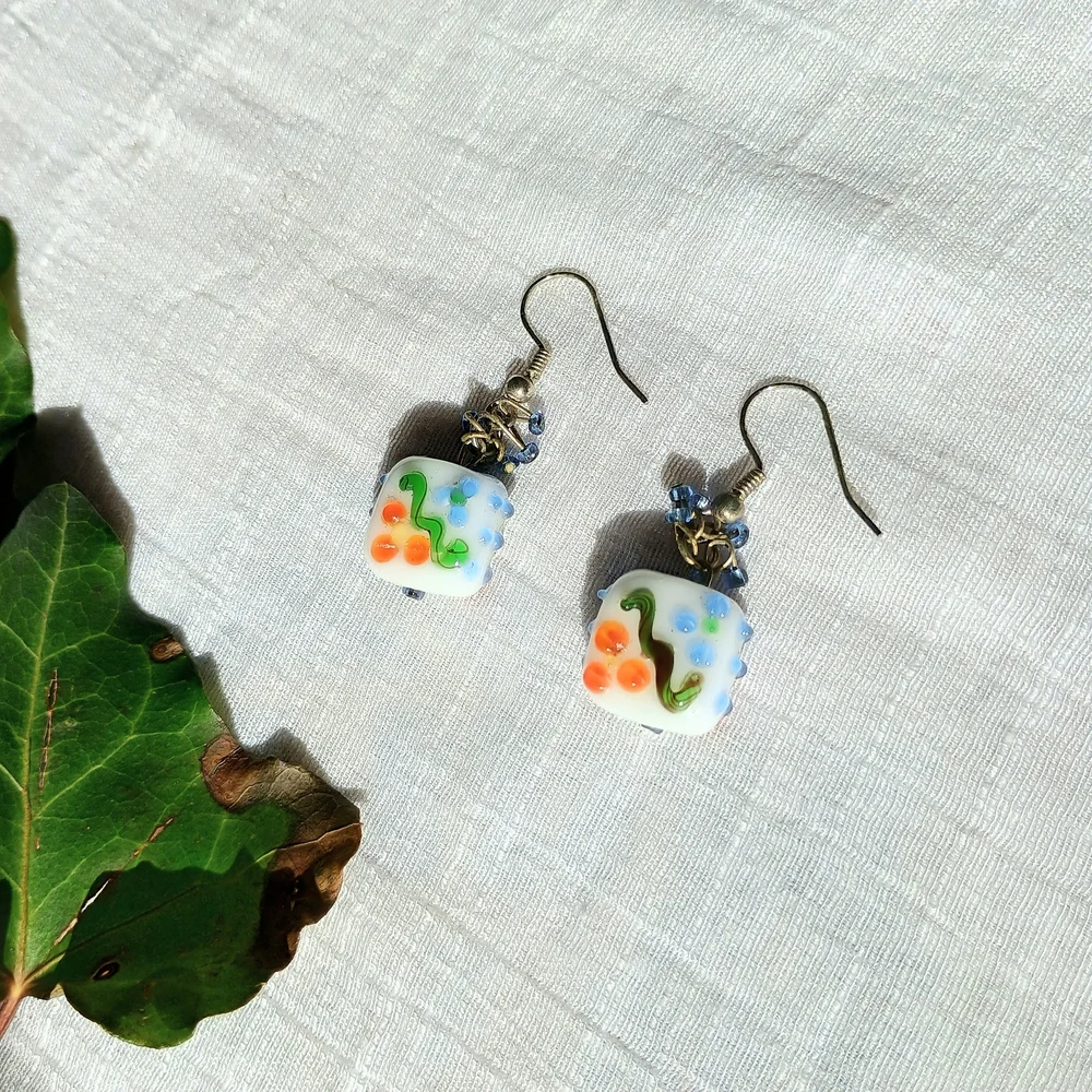 🏵 ARTISAN KITSCH 🏵 VTG hand-blown Lampwork Glass dangle 925 earrings, Coquette